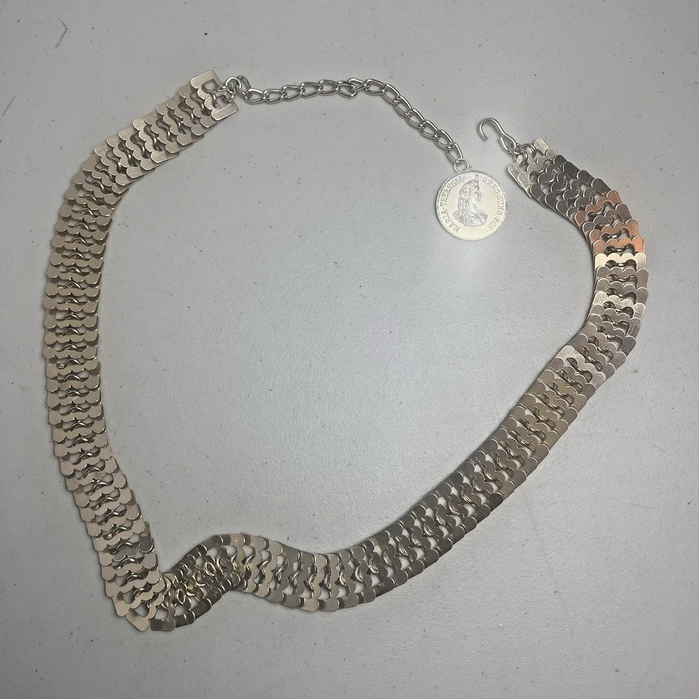 Unbranded gold tone